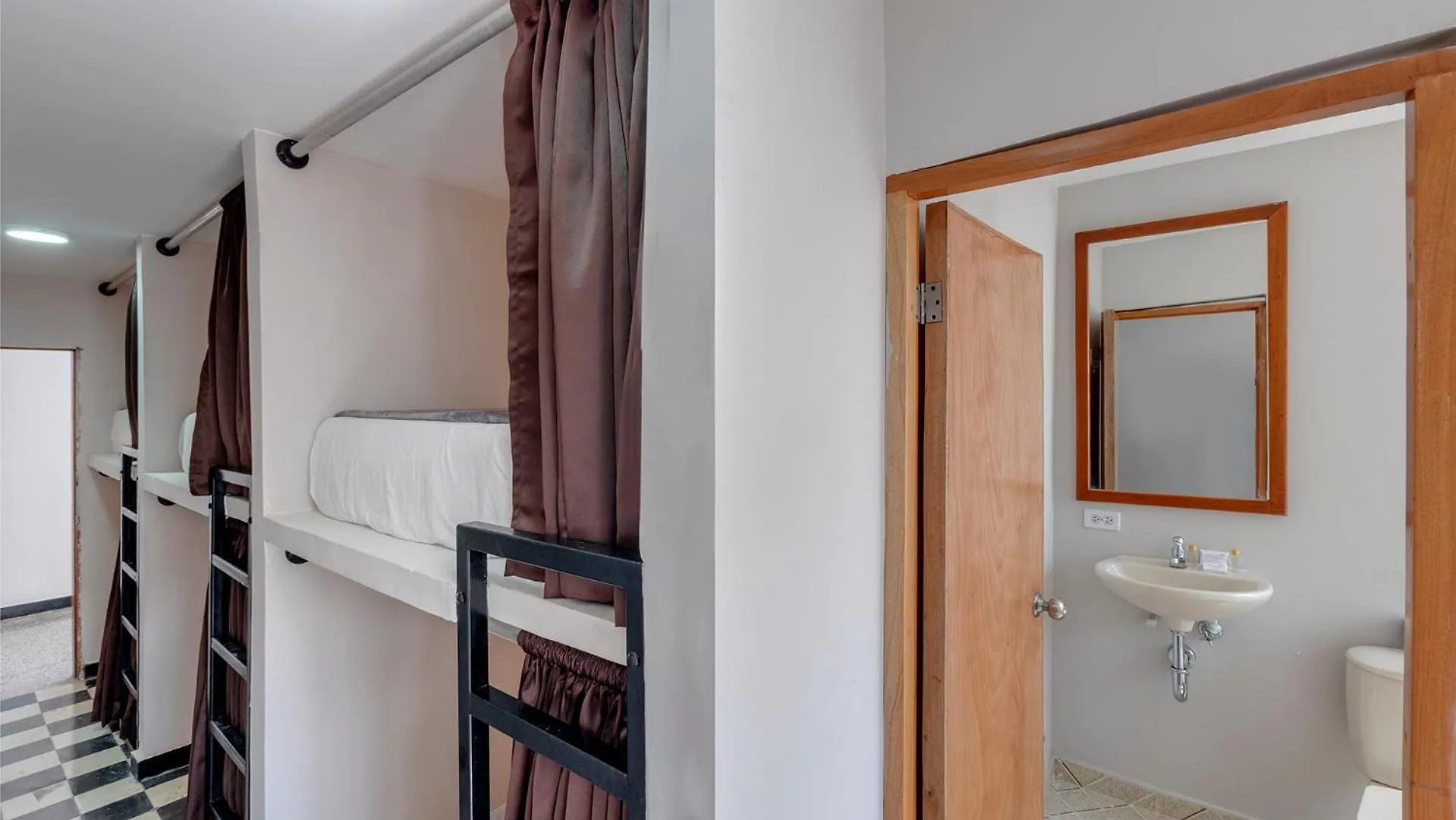 Hostel Dorado Plaza Getsemani Cartagena  0*,  Kolumbien